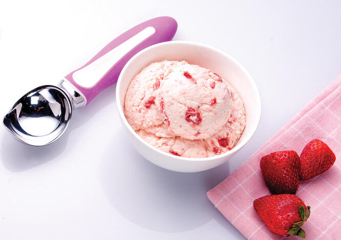 Tupperware Strawberry Cheesecake Ice Cream 